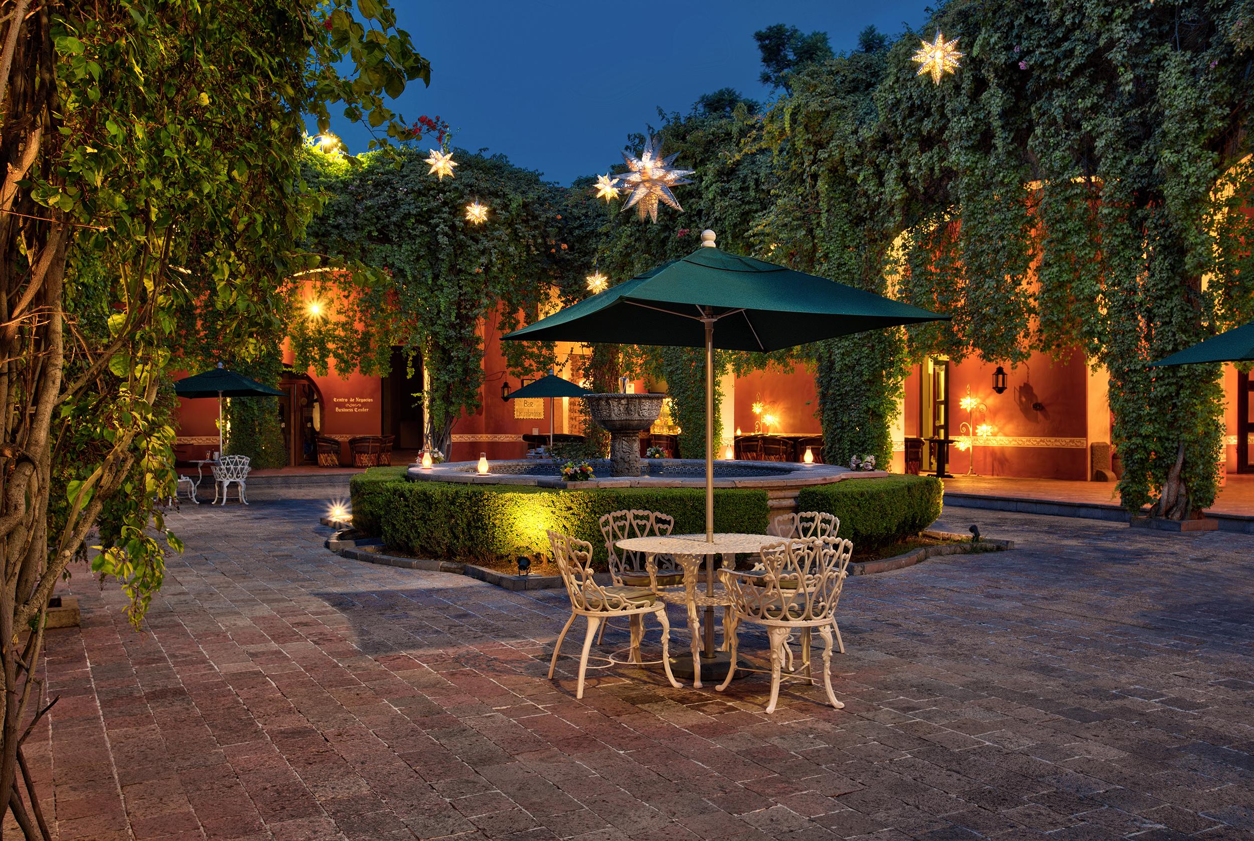 Hotel Hacienda Jurica by Brisas Querétaro Exterior foto The hotel's courtyard