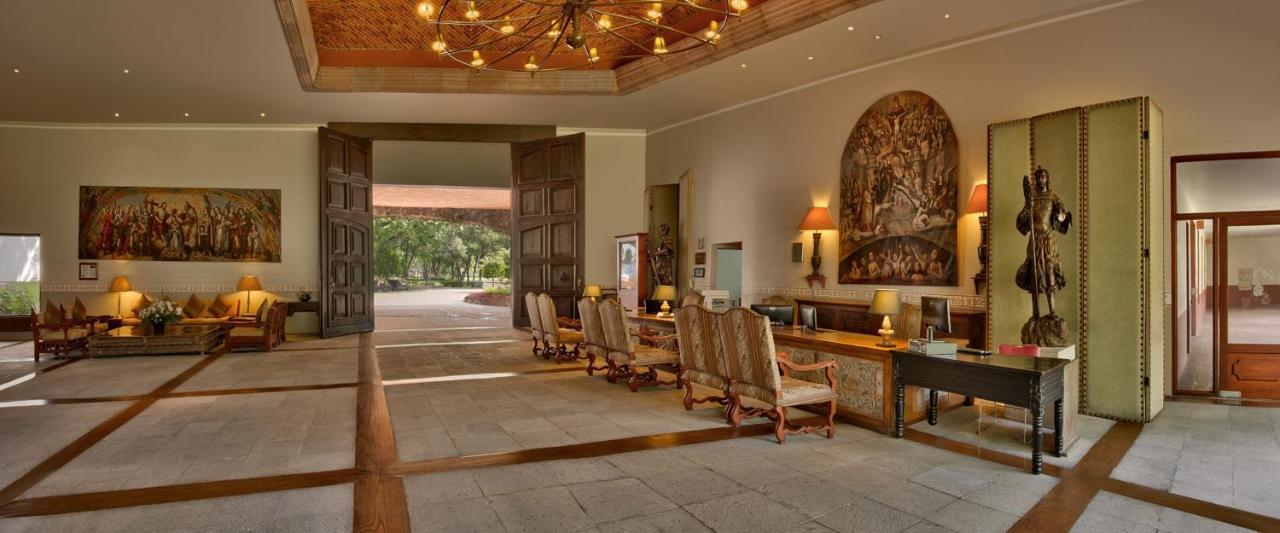 Hotel Hacienda Jurica by Brisas Querétaro Exterior foto The lobby at the Four Seasons Resort